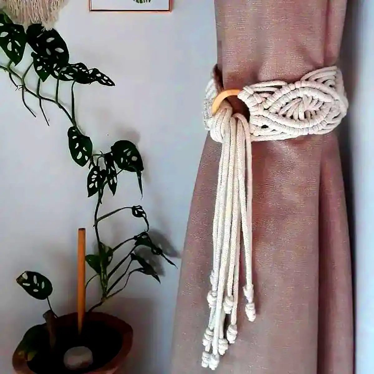 آویز پرده مکرومه