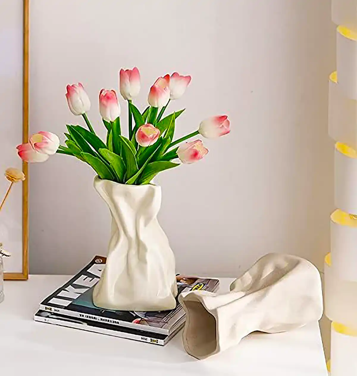 گلدان دکوراتیو سفید مینیمال