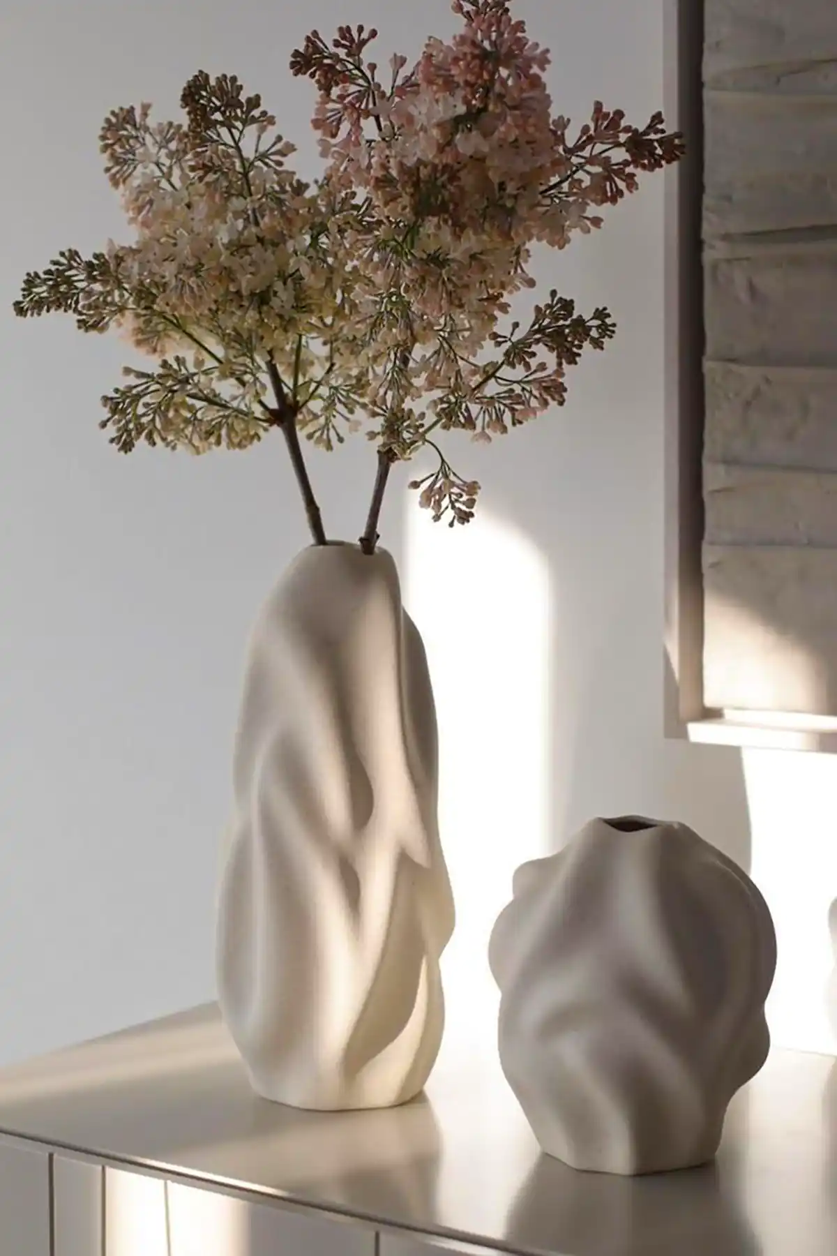 گلدان دکوراتیو سفید مینیمال