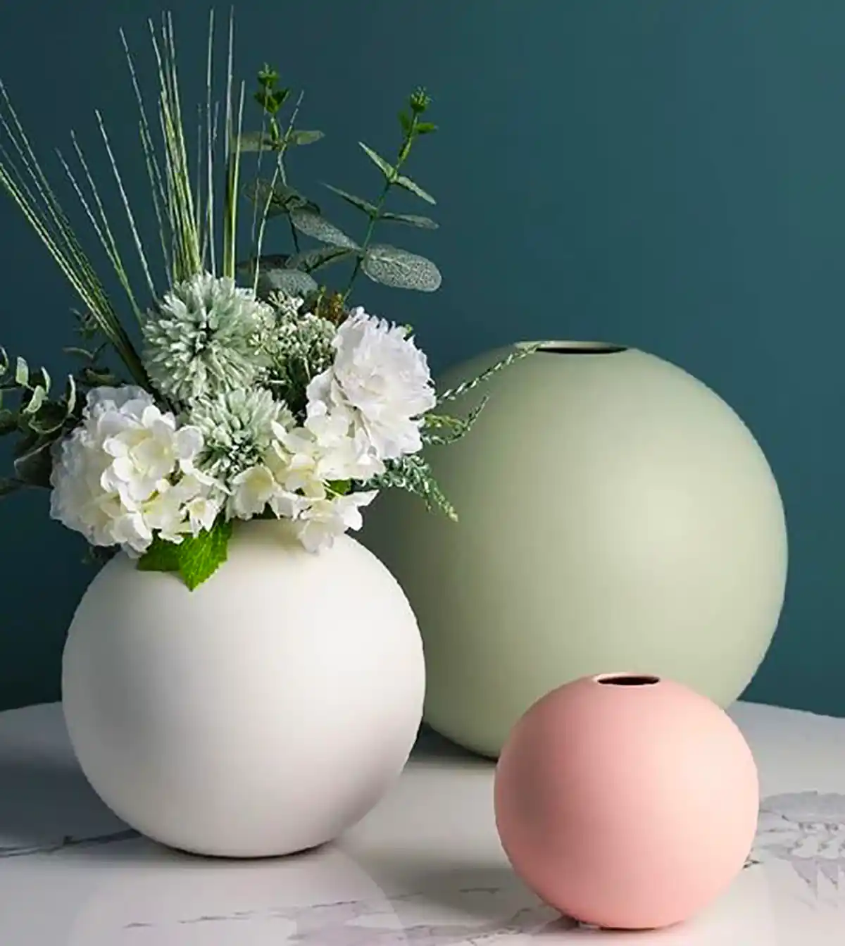 گلدان دکوراتیو سفید مینیمال