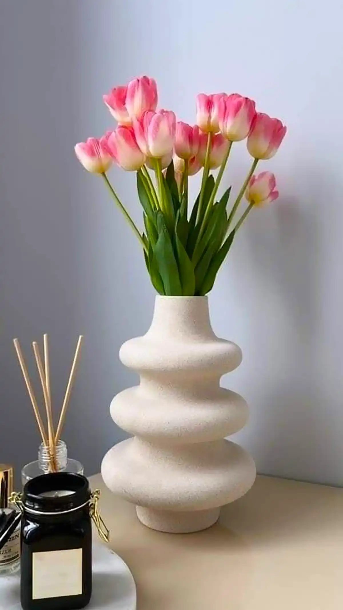 گلدان دکوراتیو سفید مینیمال