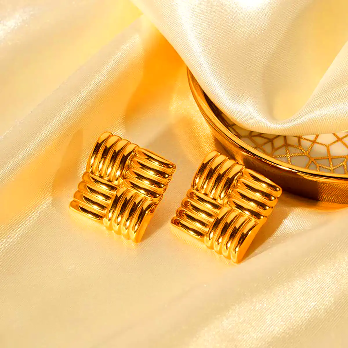گوشواره مینیمال مدرن طلا