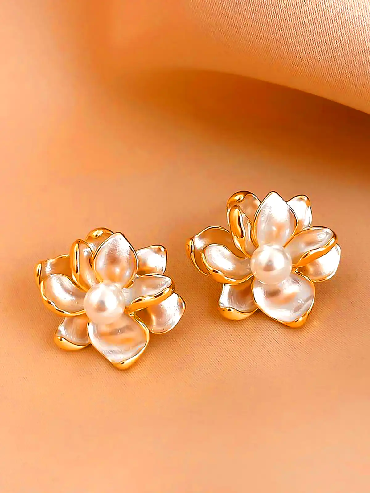 گوشواره مرواریدی لاکچری