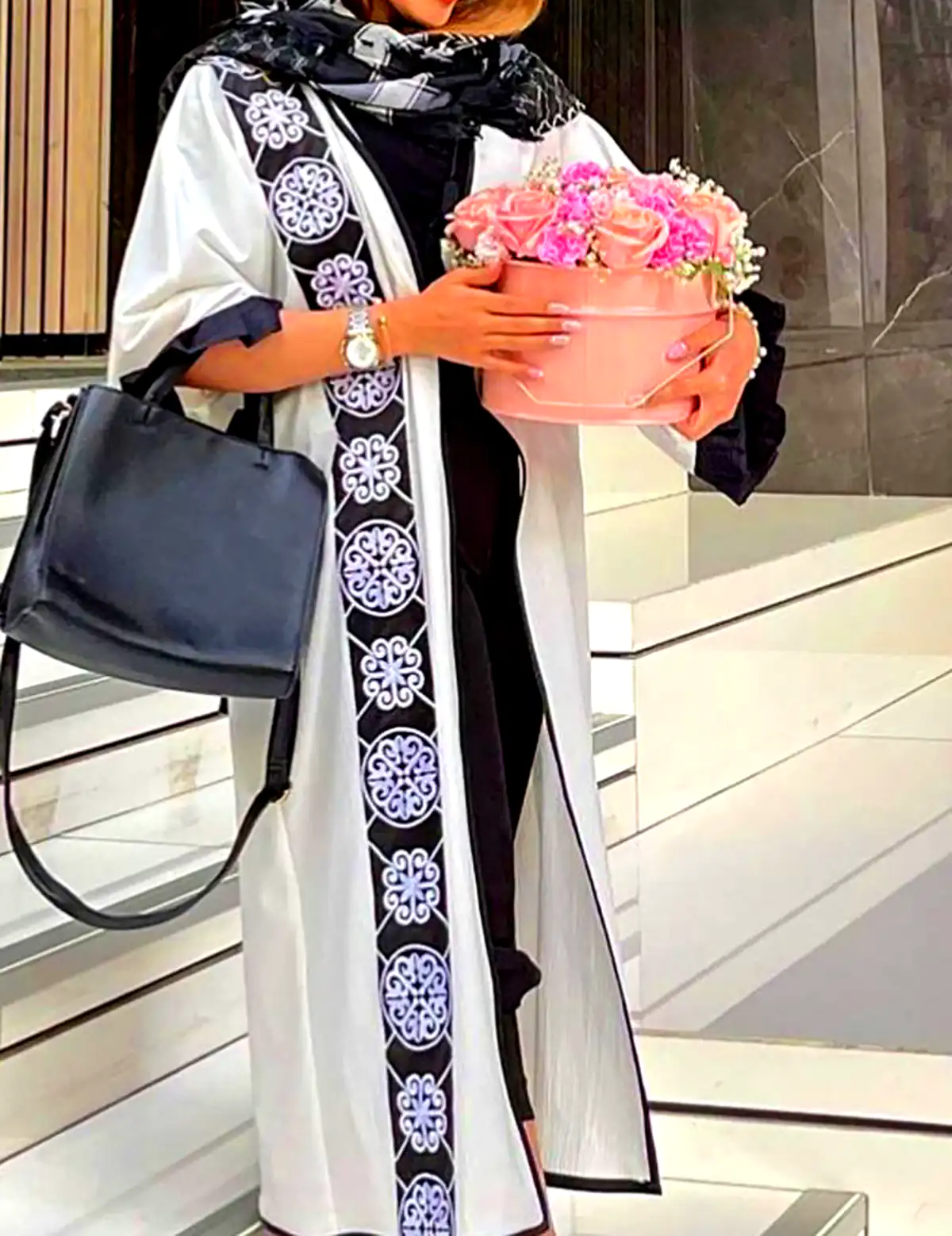 مانتو لاکچری رنگ روشن