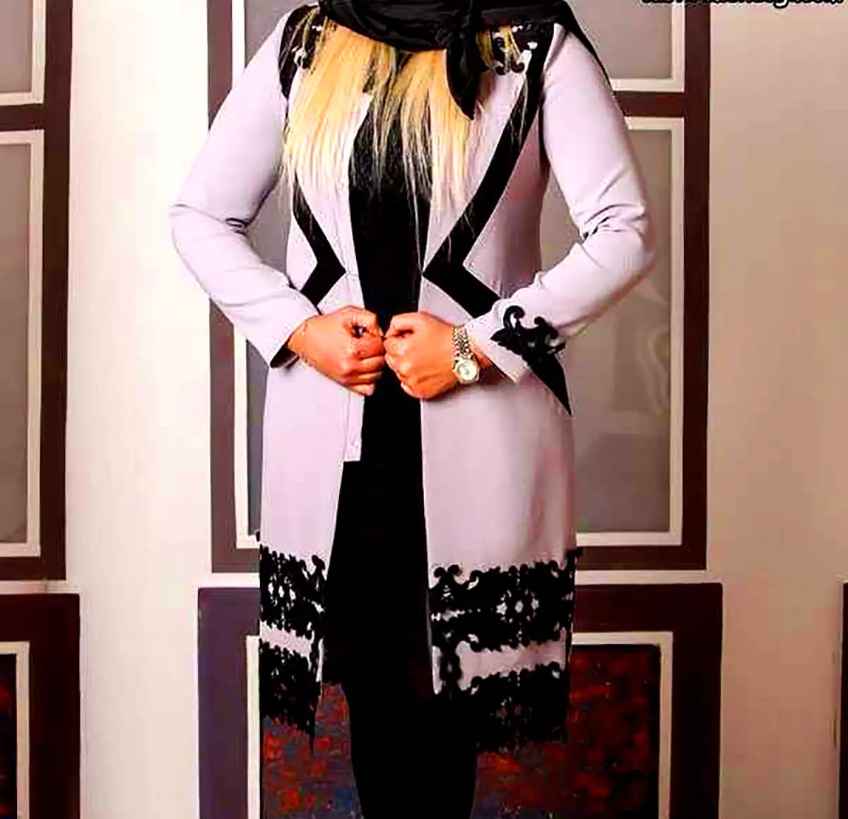 مانتو لاکچری رنگ روشن