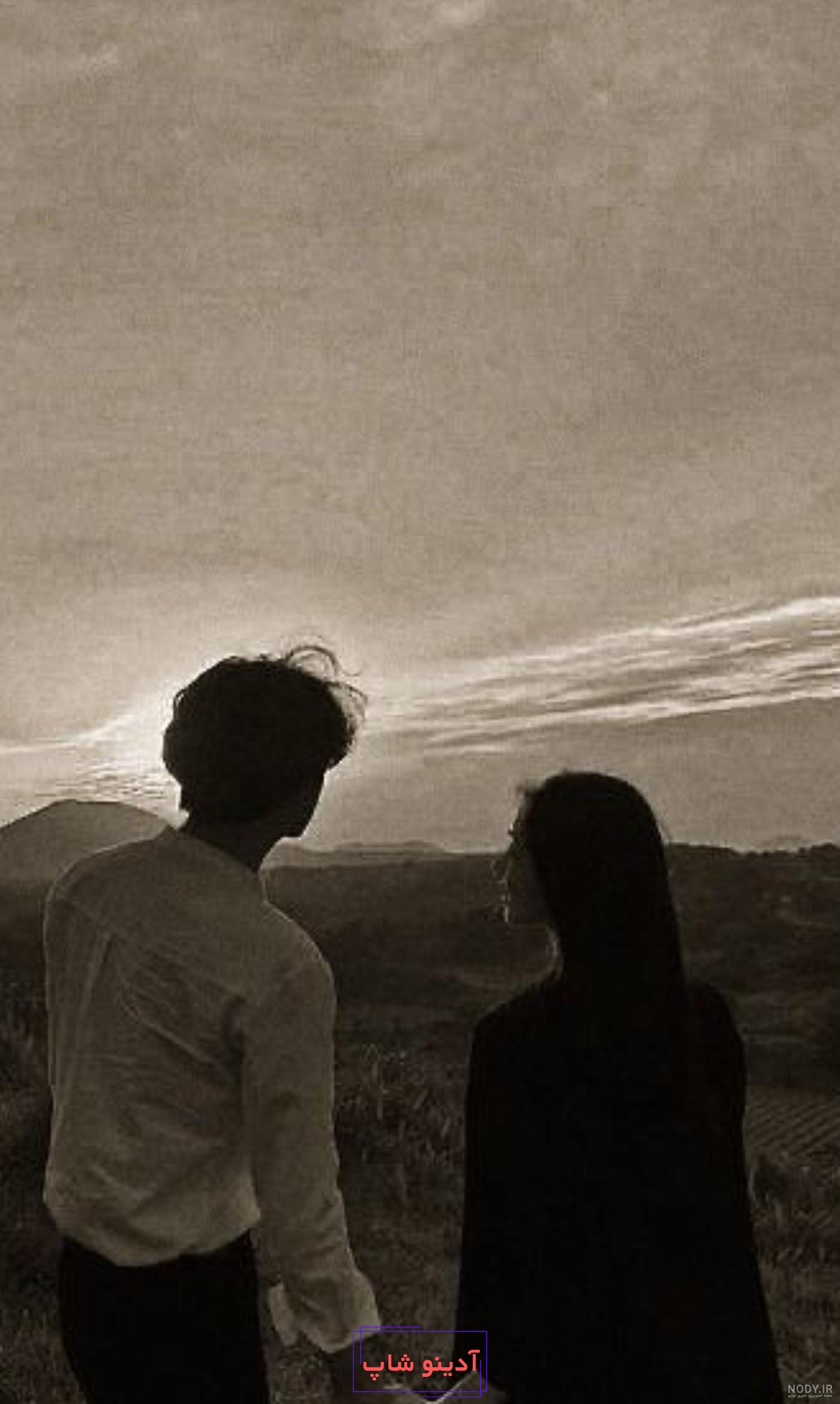 عکس با کیفیت دو کودک دختر و یک پسر تکیه کرده و در بالای جای خالی استند با  امکان افزودن متن یا تصویر تبلیغاتی - لایه باز طرح آماده psd - eps