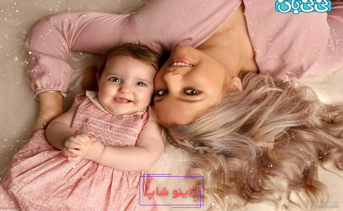 ژست عکس تولد کودک با پدر و مادر