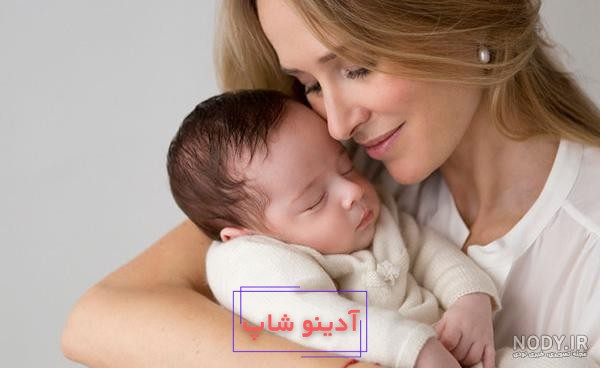 ژست عکس تولد کودک با پدر و مادر