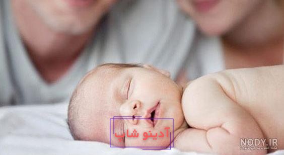 ژست عکس نوزاد با پدر و مادر عاشقانه و خلاق | ایده عکاسی نوزاد با پدر