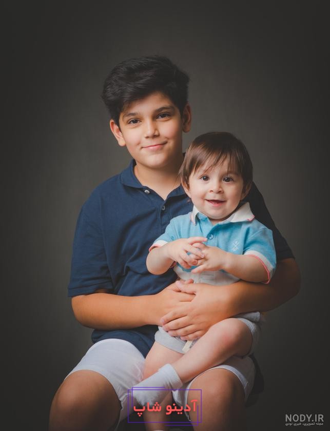 ژست عکس نوزاد با پدر و مادر عاشقانه و خلاق | ایده عکاسی نوزاد با پدر