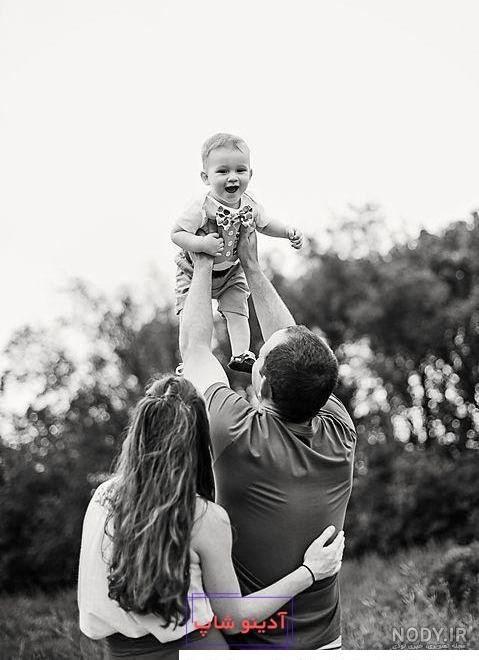 ژست عکس پدر و مادر با کودک