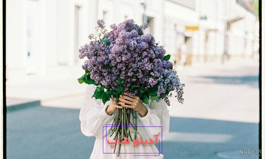 ۴۰ ژست عکس با گل با فیگورهای جذاب و خاص