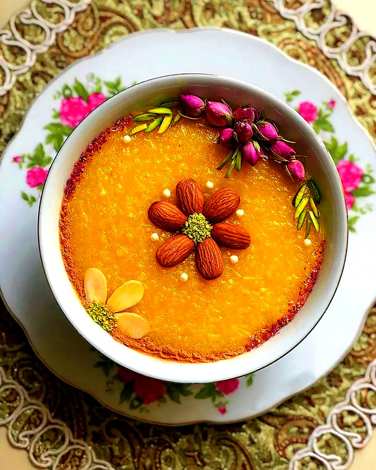 شله زرد زعفرونی مغزدار