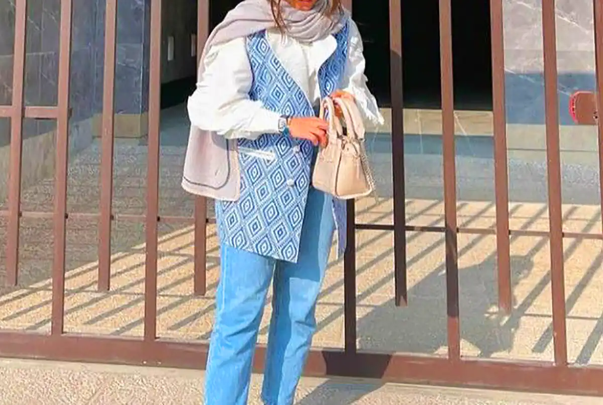 تیپ اسپرت با مانتو آبی