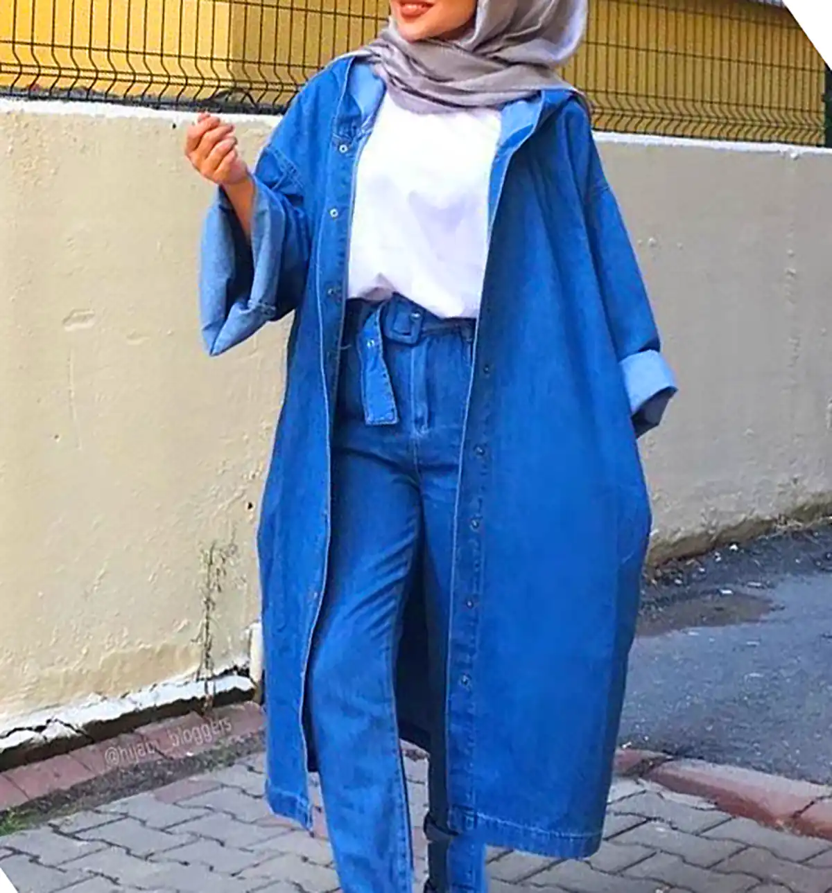 تیپ اسپرت با مانتو آبی