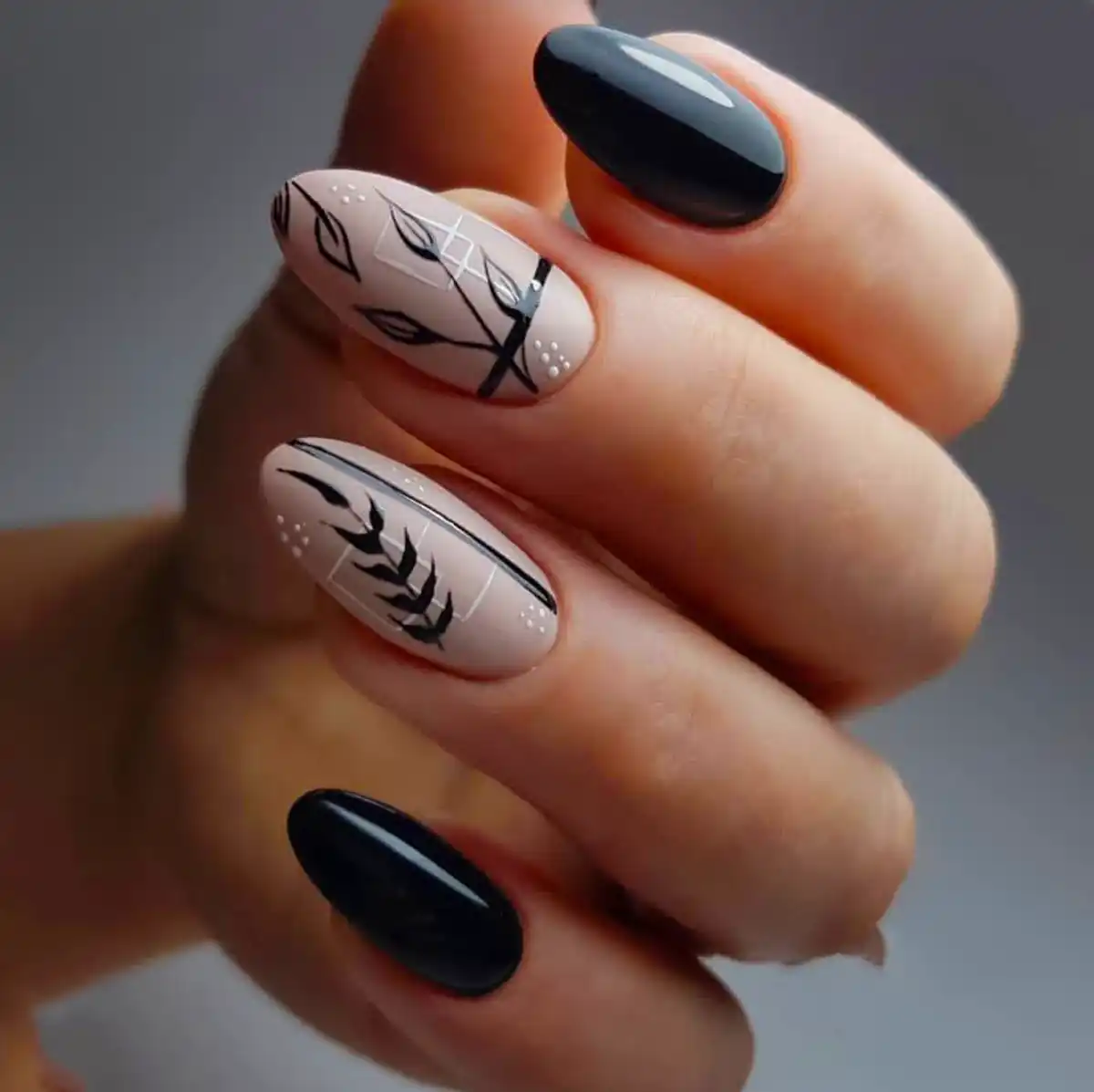 طراحی ناخن با تم مشکی
