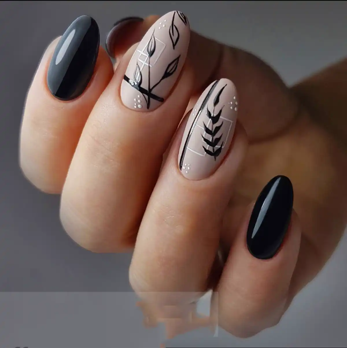 طراحی ناخن با تم مشکی
