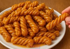 طرز تهیه دونات پیچی شهد دار و براق سرخ شده مناسب عصرانه بدون نیاز به فر