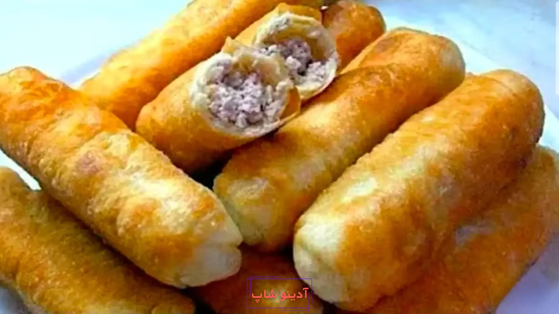 پیراشکی گوشت لوله ای سرخ شده با پوسته طلایی و ترد و مغز گوشت چرخ کرده و پیاز