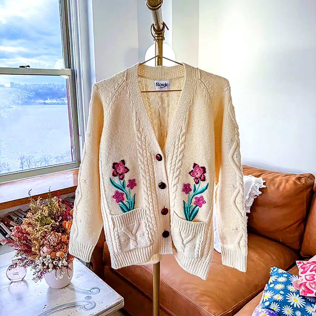 بافت دکمه‌دار زنانه