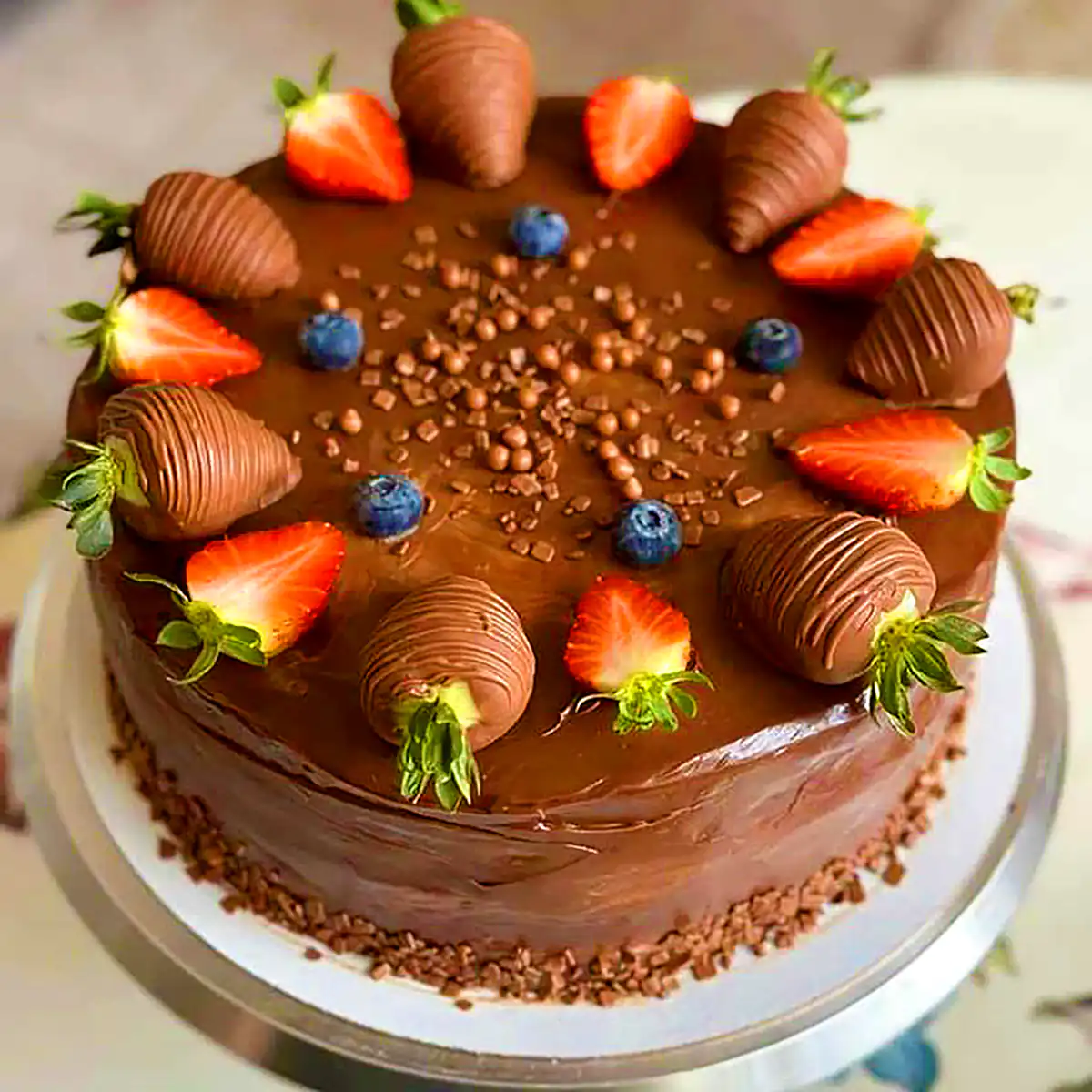 کیک تولد خوشمزه شکلاتی
