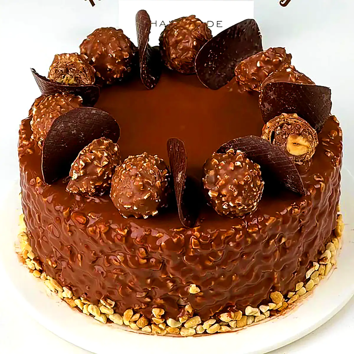 کیک تولد خوشمزه شکلاتی