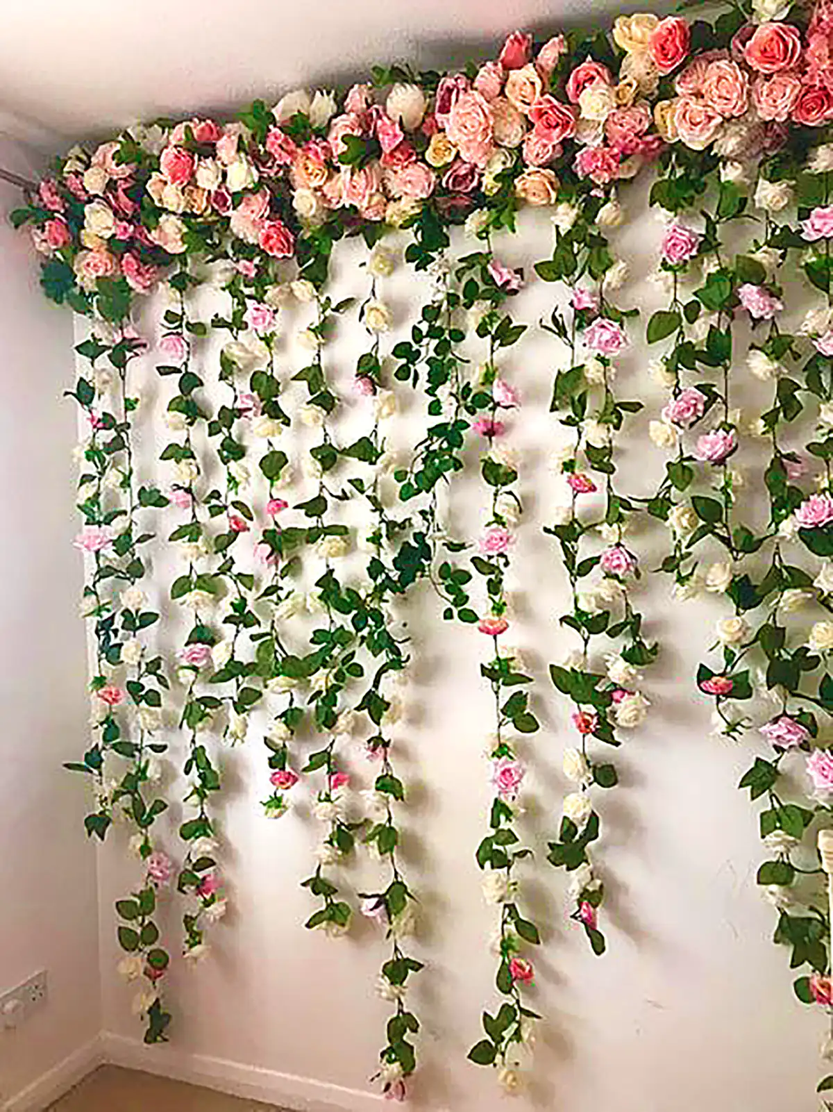 دیزاین دیوار با گل رز طبیعی