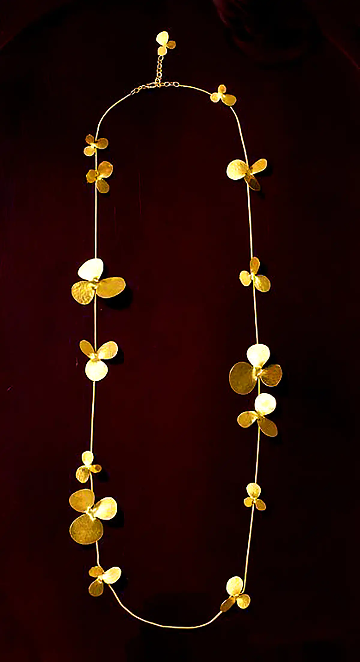 گردنبند مدرن برگی