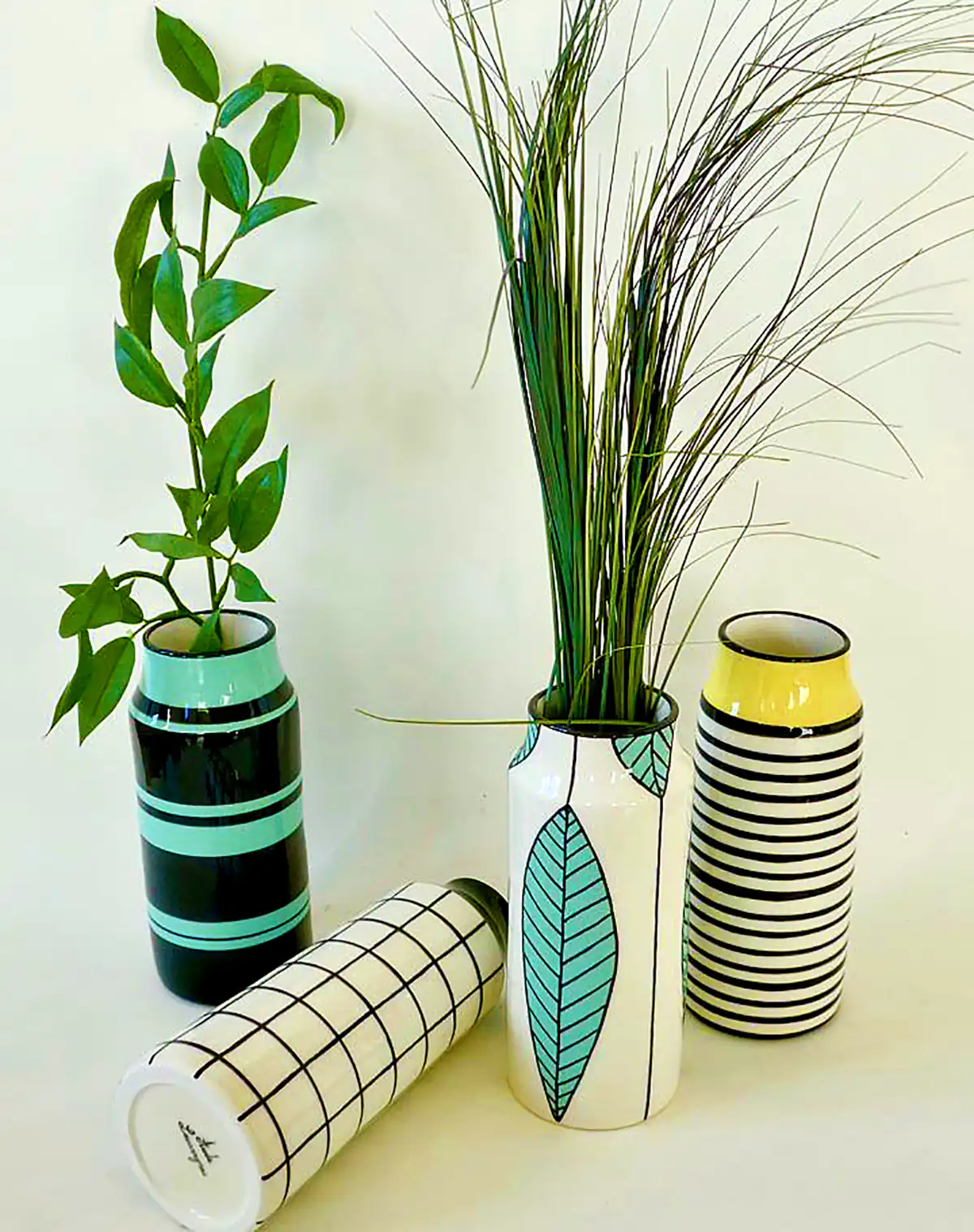 گلدون استوانهای سفالی