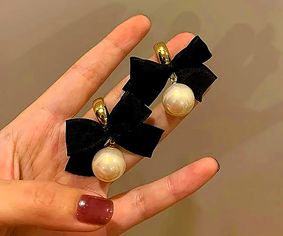 گوشواره پاپیون مشکی