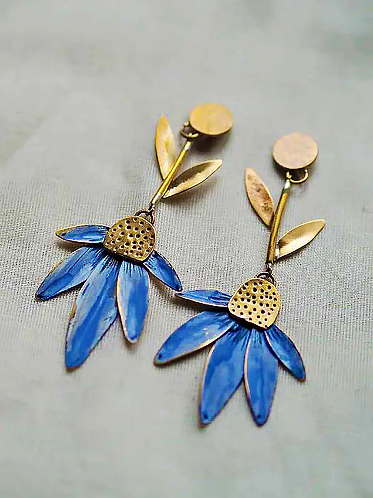 گوشواره گلبرگ آبی فانتزی