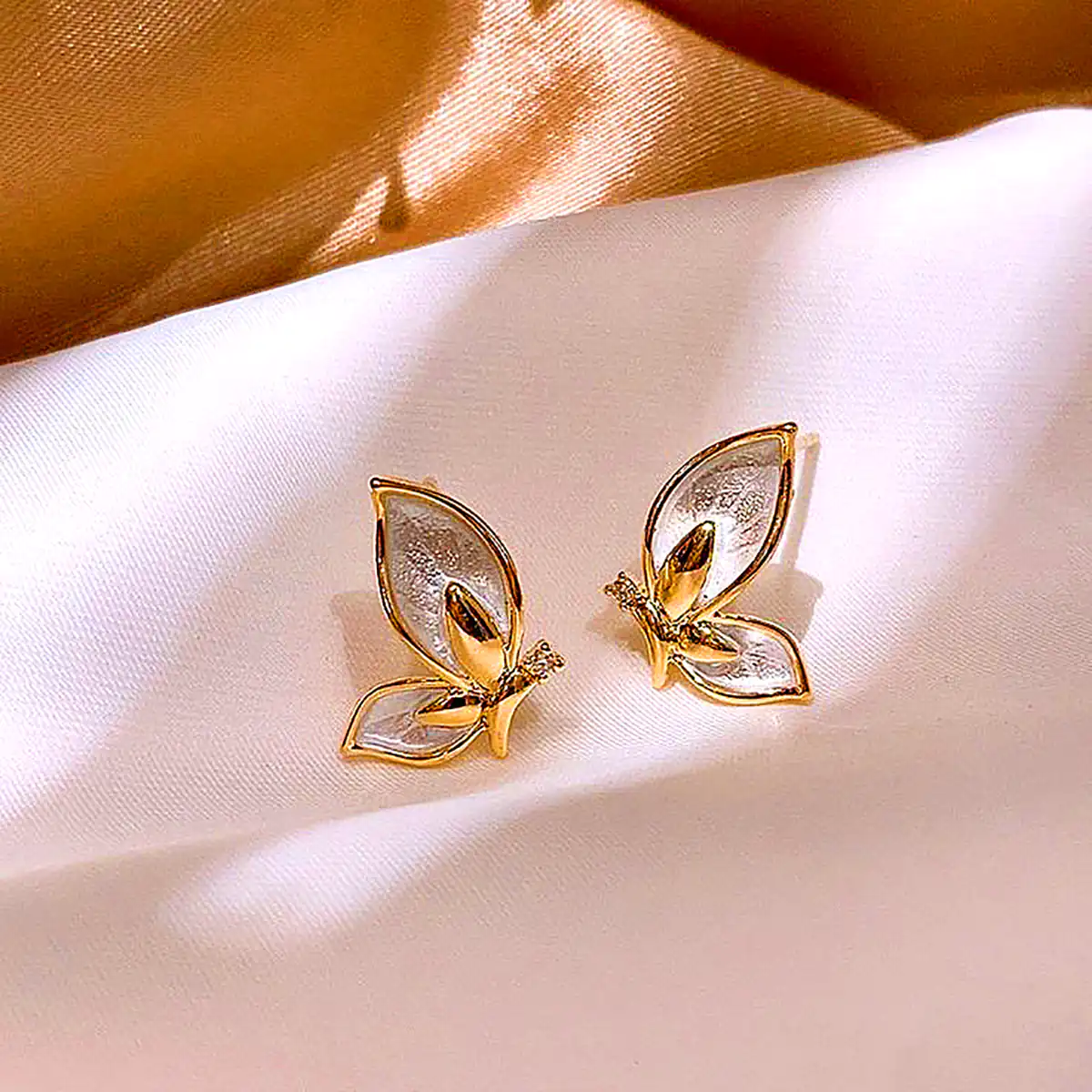 گوشواره سواروسکی پروانهای