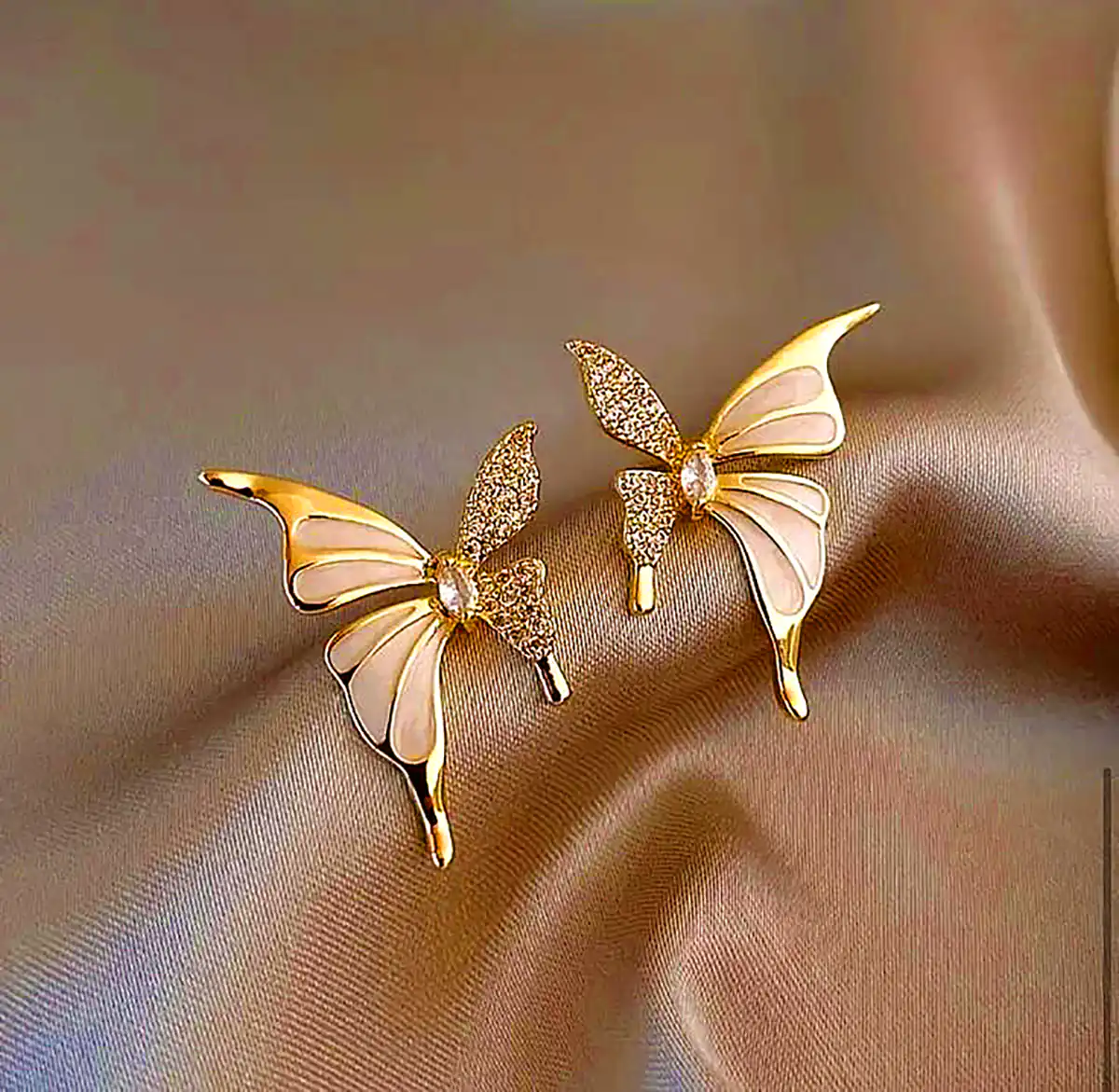 گوشواره سواروسکی پروانهای