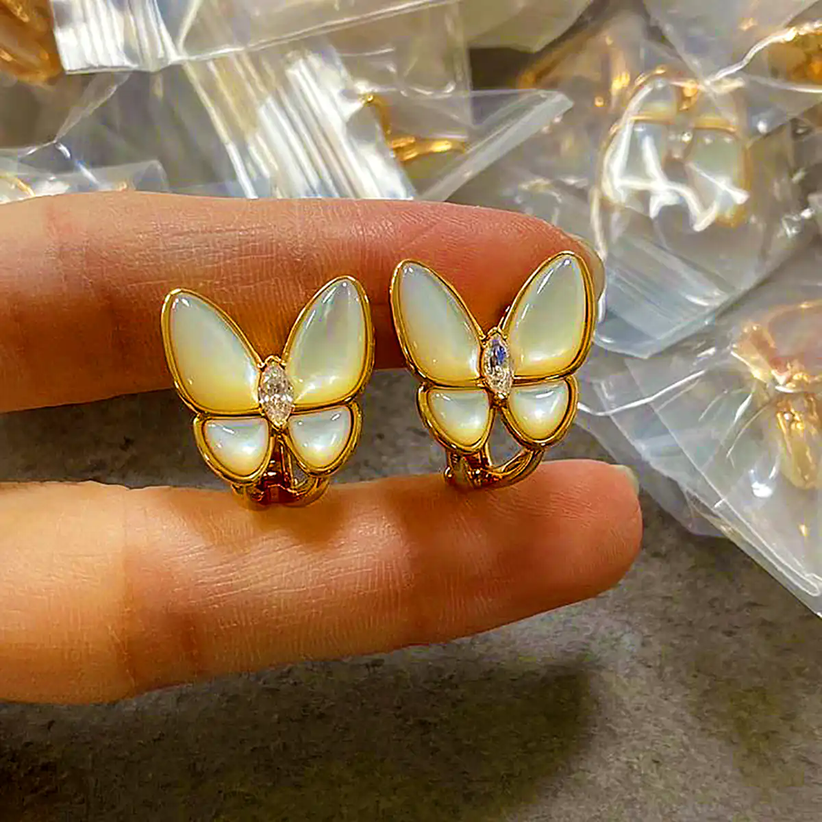 گوشواره سواروسکی پروانهای