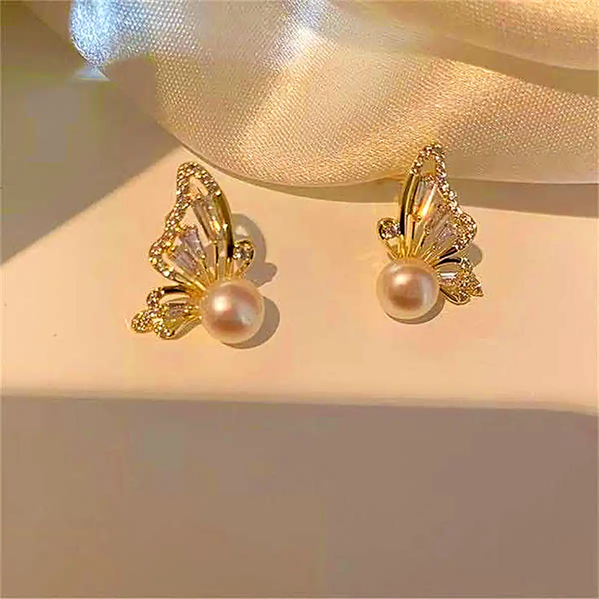 گوشواره سواروسکی پروانهای