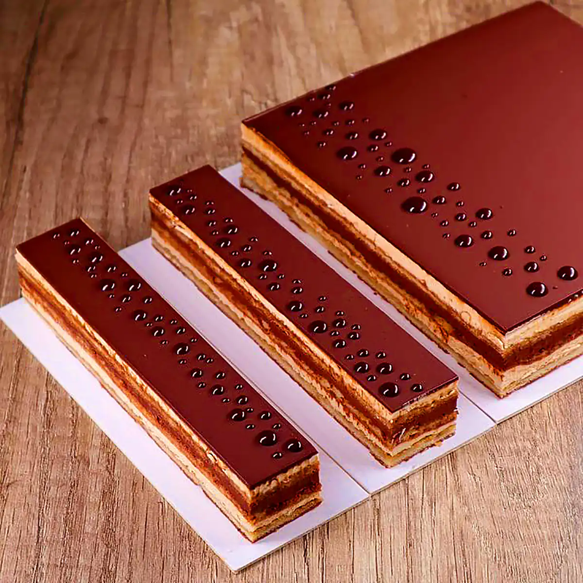 مینی کیک شکلاتی مغزدار