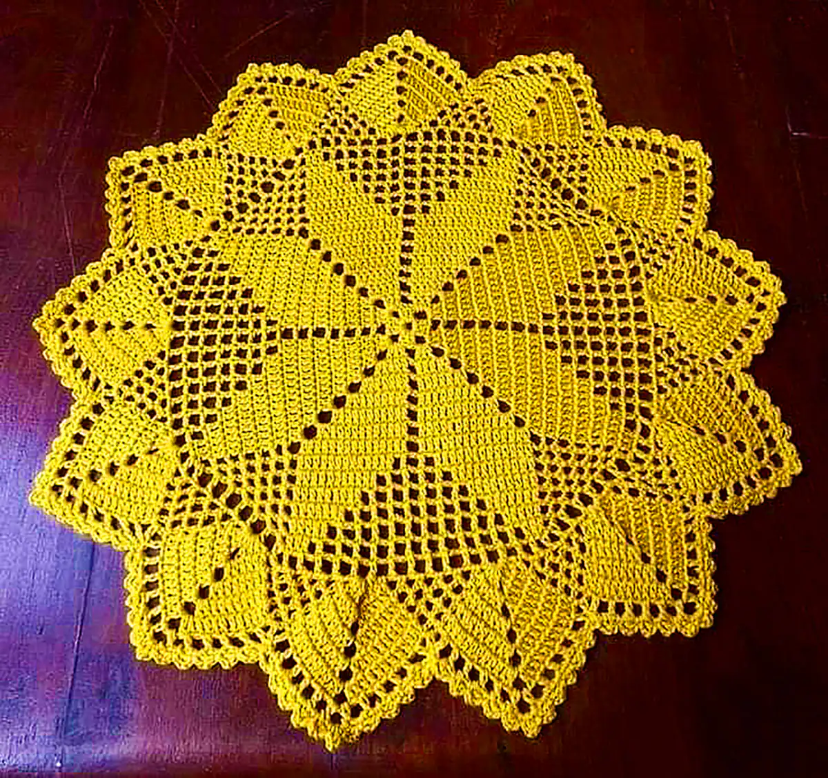 رومیزی قلاب بافی سنتی