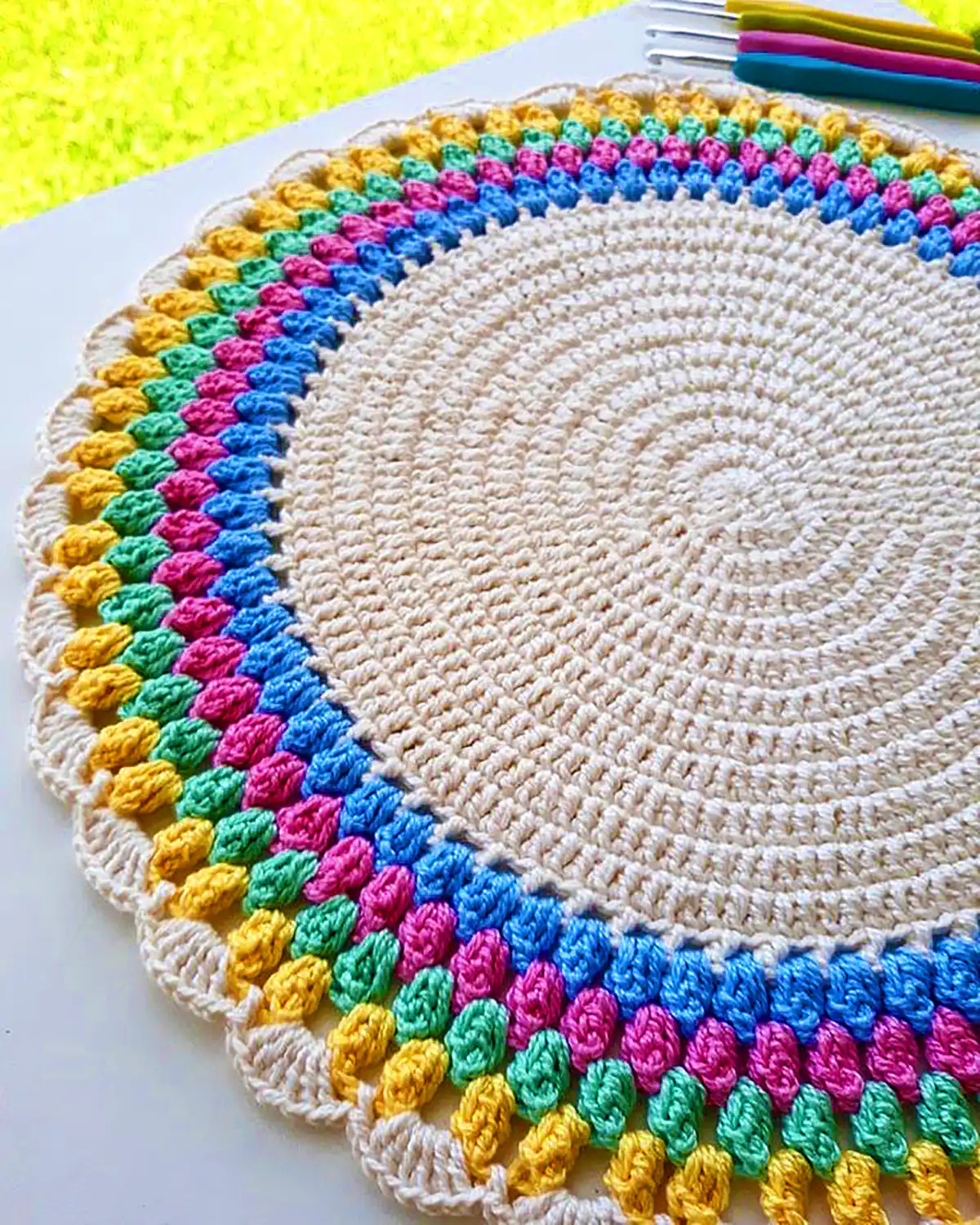 رومیزی قلاب بافی سنتی