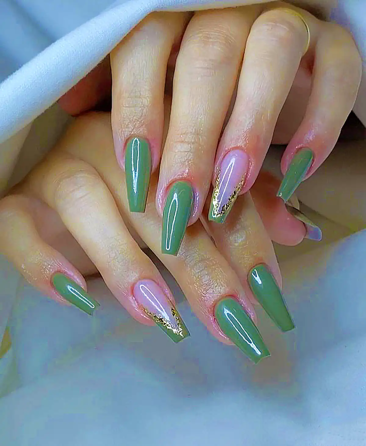 طراحی ناخن سبز مینیمال