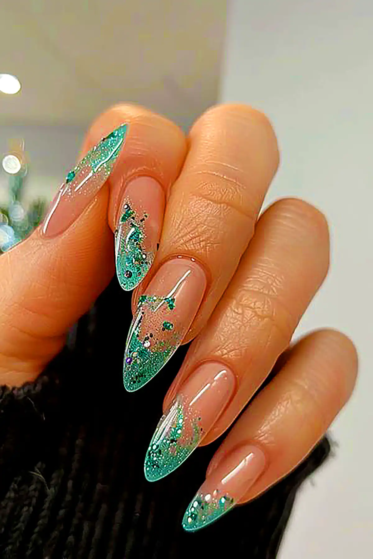 طراحی ناخن سبز مینیمال