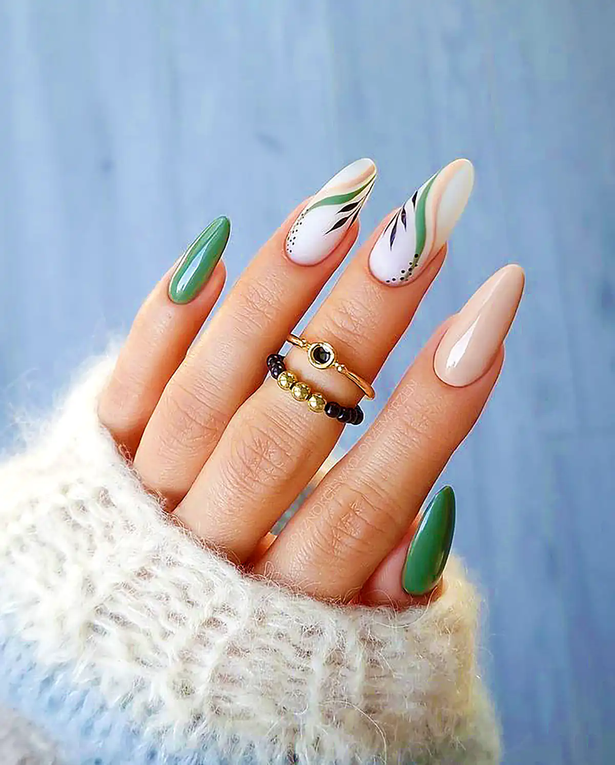 طراحی ناخن سبز مینیمال
