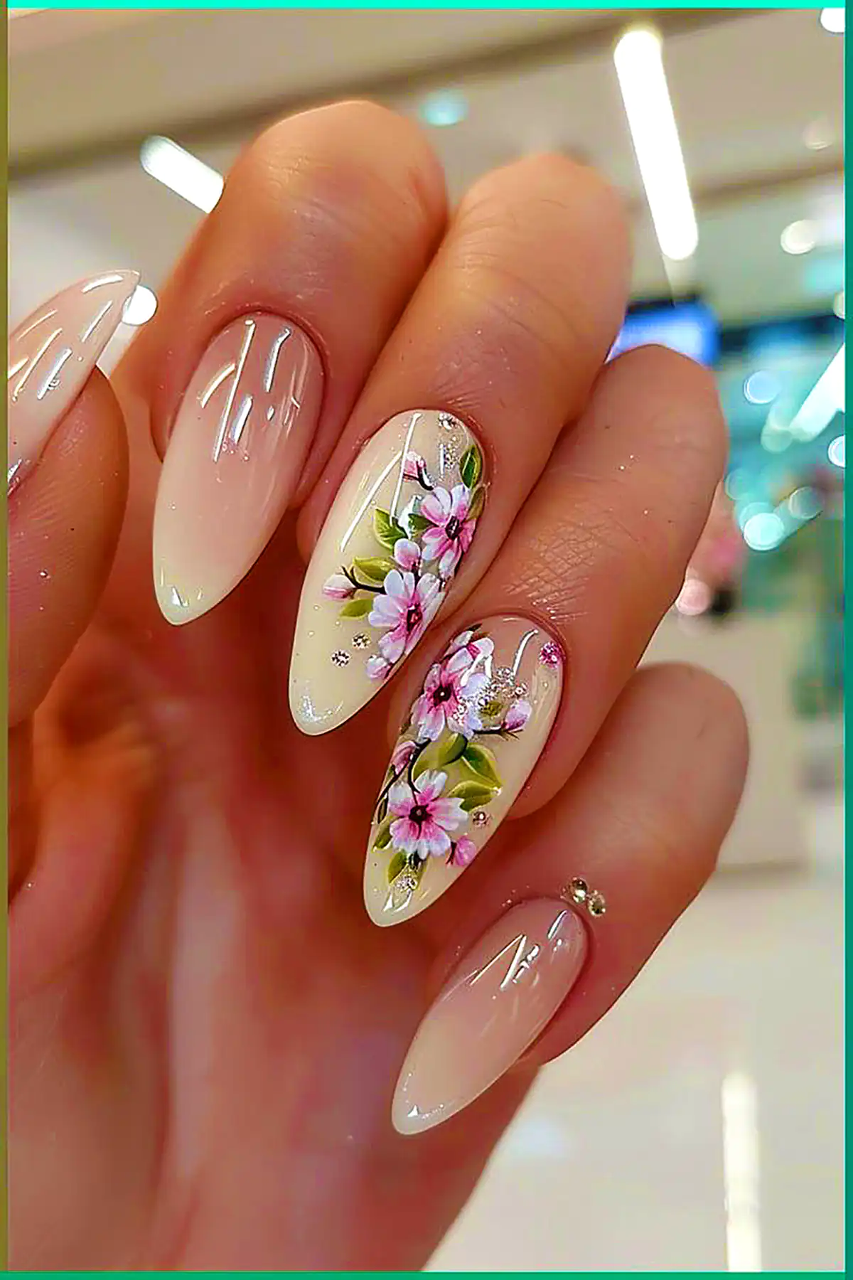 طراحی ناخن سبز مینیمال