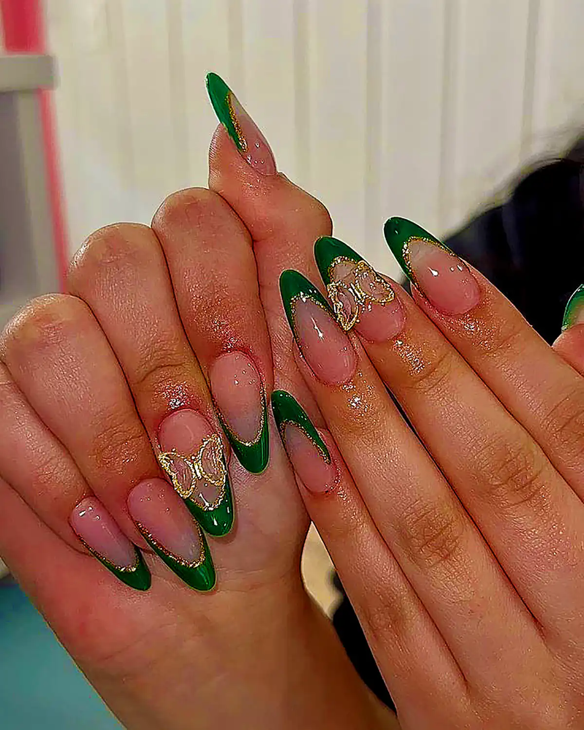 طراحی ناخن سبز مینیمال