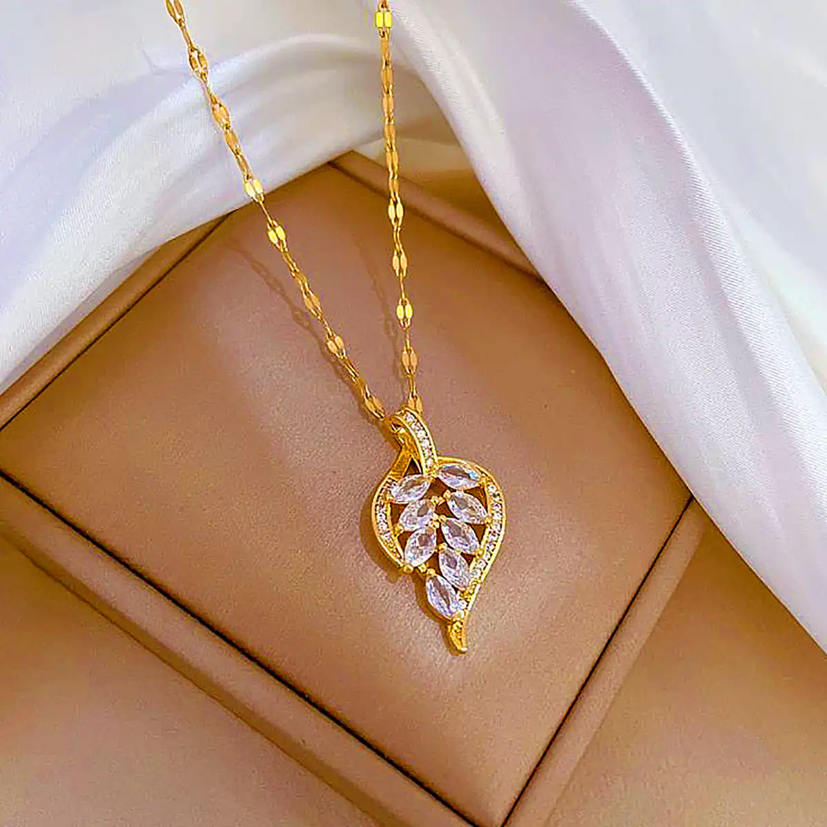 توگردونی نگینی طلا