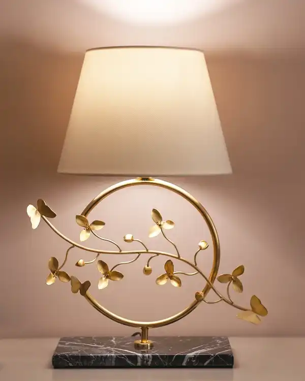 آباژور مدرن رومیزی + فضایی گرم و دلنشین با آباژور مدرن رومیزی لاکچری