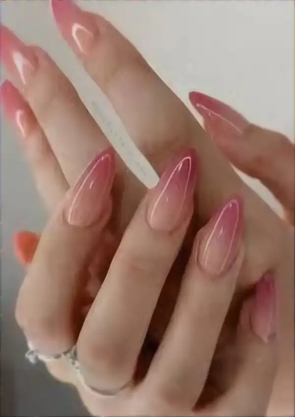 امبره ناخن سفید هلویی + ترکیب سفید و رنگ هلویی یا همون امبره ناخن سفید هلویی اونقدر خاص و منحصربهفرده که واقعاً نمیتونی ازش دل بکنی یه سر به مدلای اینجا بزن ایده بگیری