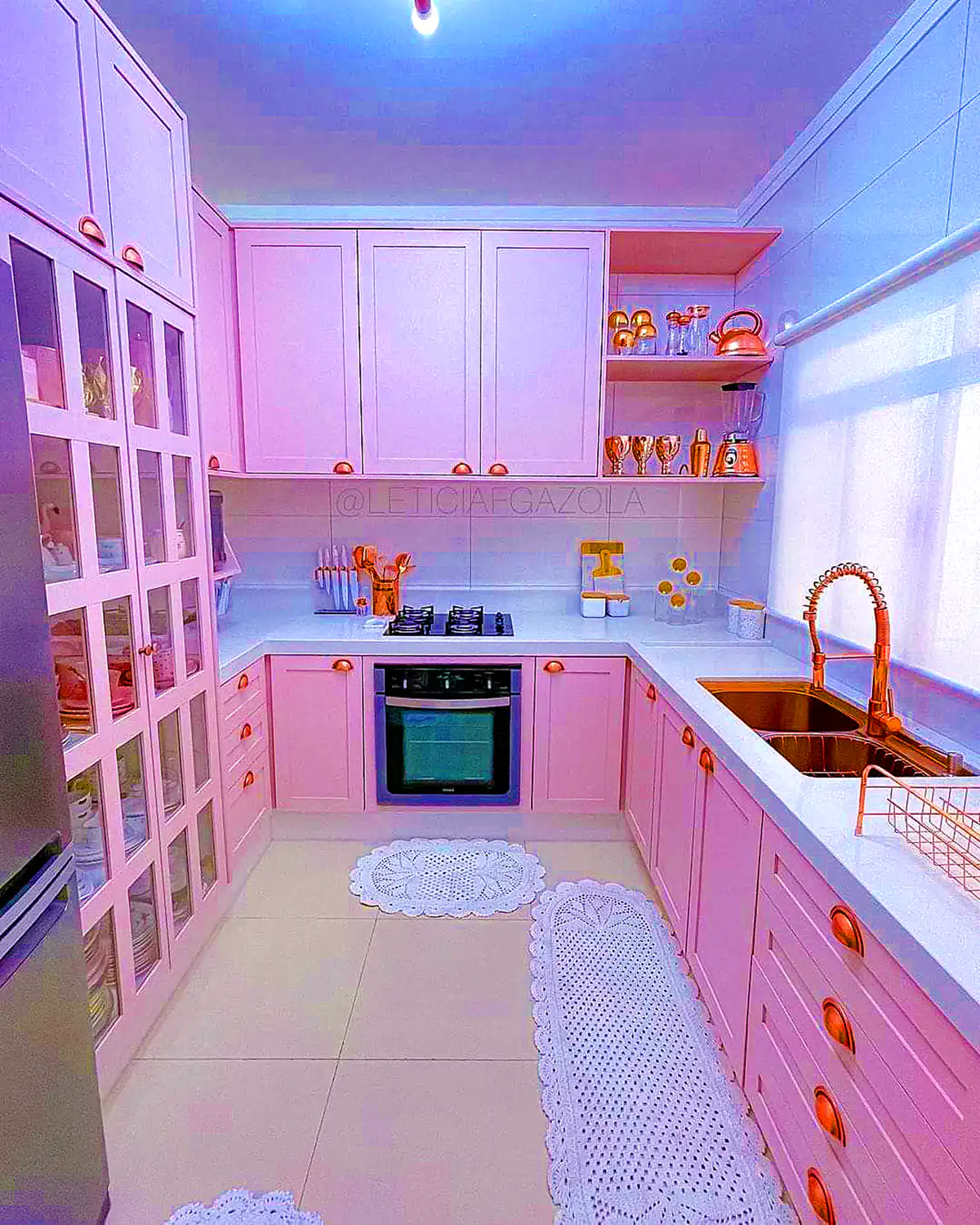 آشپزخانه با تم صورتی