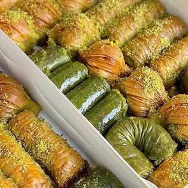 طرز تهیه باقلوای شیر عسلی