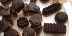 طرز تهیه برشتوک نخودچی دو رنگ با طعمی بی نظیر