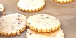 طرز تهیه بیسکویت خرمایی به روش ساده و با طعمی بی نظیر